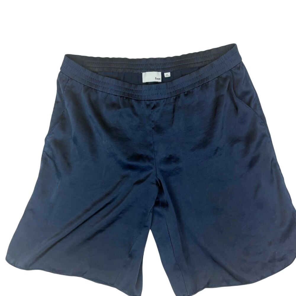 Aritzia Wilfred Free Navy Silk Shorts 9in Inseam Size XS
